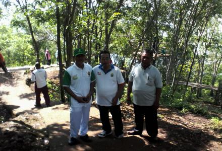 SENAM BERSAMA DI KEBUN BUAH MANGUNAN